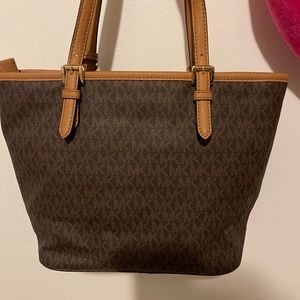 Michael Kors tote in PERFECT condition. Still have the tag (as shown)